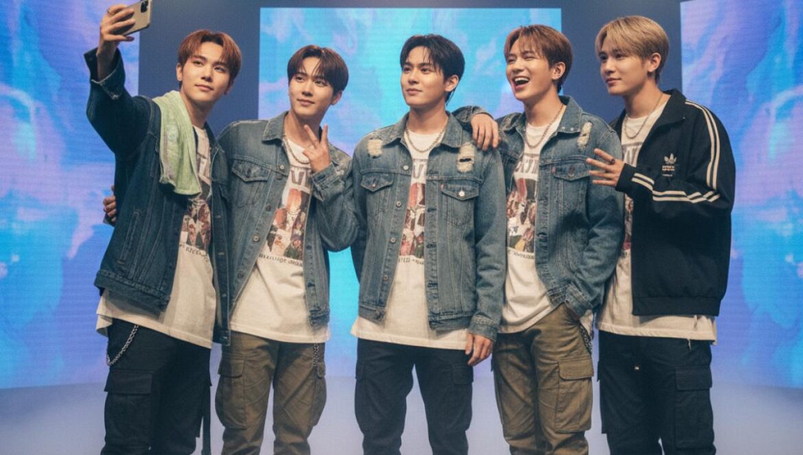 Yoo KangMin tras BOYS II PLANET: ¿puede el comeback 2025 de VERIVERY convertir el hype en fans? Cinco idols asiáticos posan centrados bajo luces de escenario, listos para su regreso.